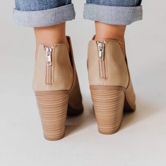 Lucy Avenue Bonnie Heel Booties - Camel - Size 10 - Picture 9 of 10